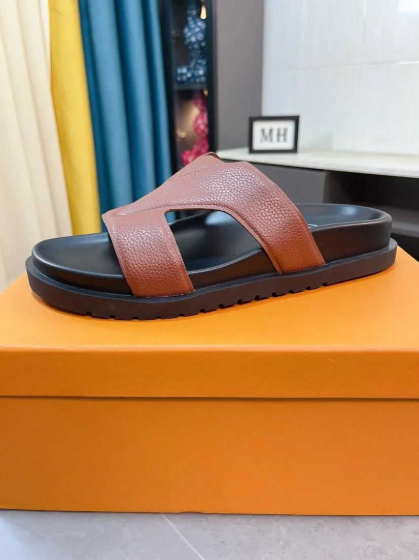 Men's shoes💰300🌹🌹【LV】Multi-color new men's slippers, original top-quality version, original special cowhide with pebbled embossing➕sheepskin on the inner and side, non-slip combination sole, more stable walking, more comfortable and lightweight, high-end and generous, size: 38~44